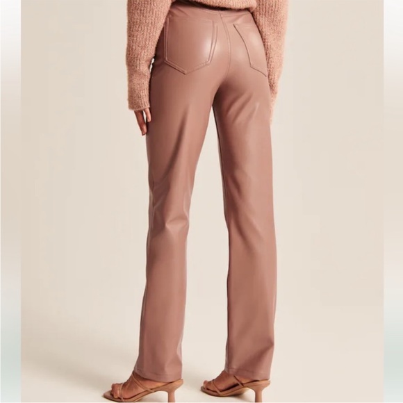 LAST CHANCE NWOT Abercrombie 90s Straight High Rise Patent Leather Pants in Pink - Picture 6 of 6